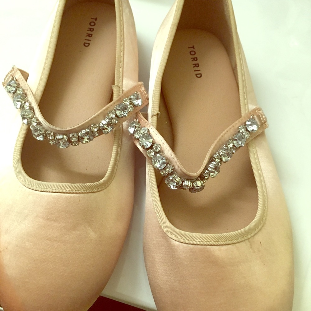 Torrid size 12W suede peach with a bling strap.